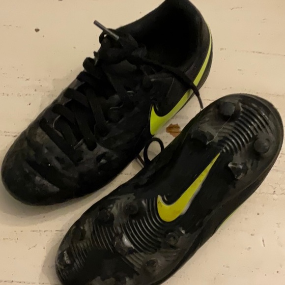 Black and Yellow Textured Sneakers - Picture 5 of 8